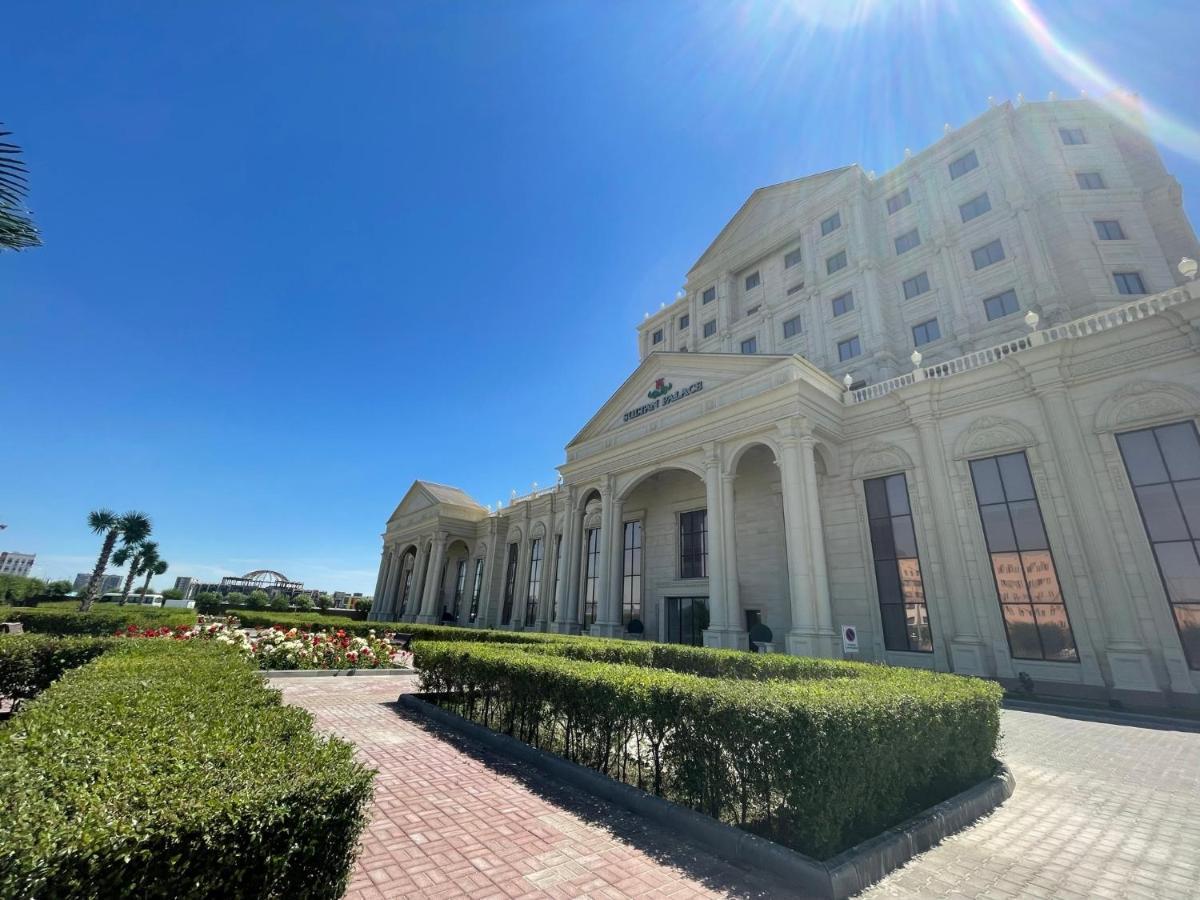 Sultan Palace Hotel Атирау Екстер'єр фото The main building of the university