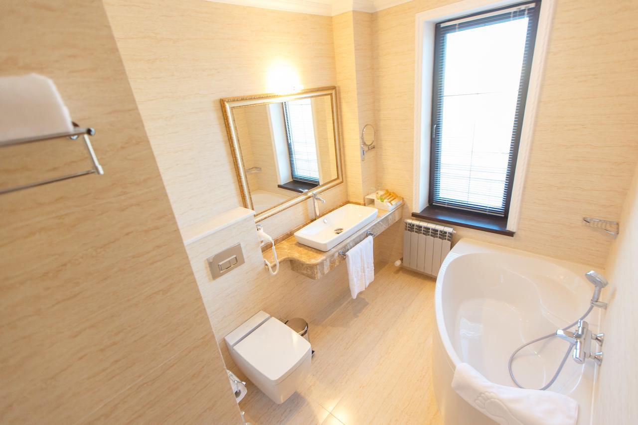 Sultan Palace Hotel Атирау Екстер'єр фото Bathroom