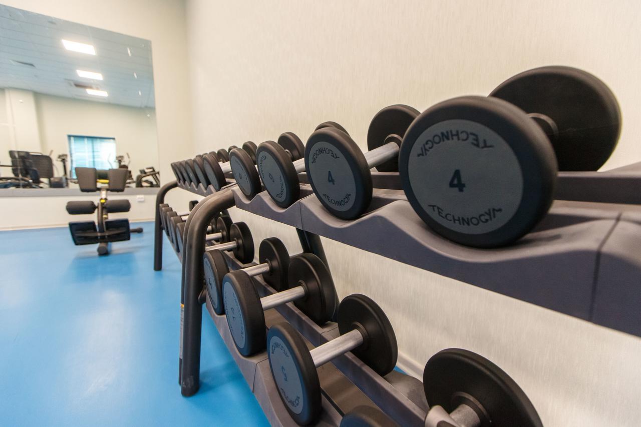 Sultan Palace Hotel Атирау Екстер'єр фото Dumbbells on a rack
