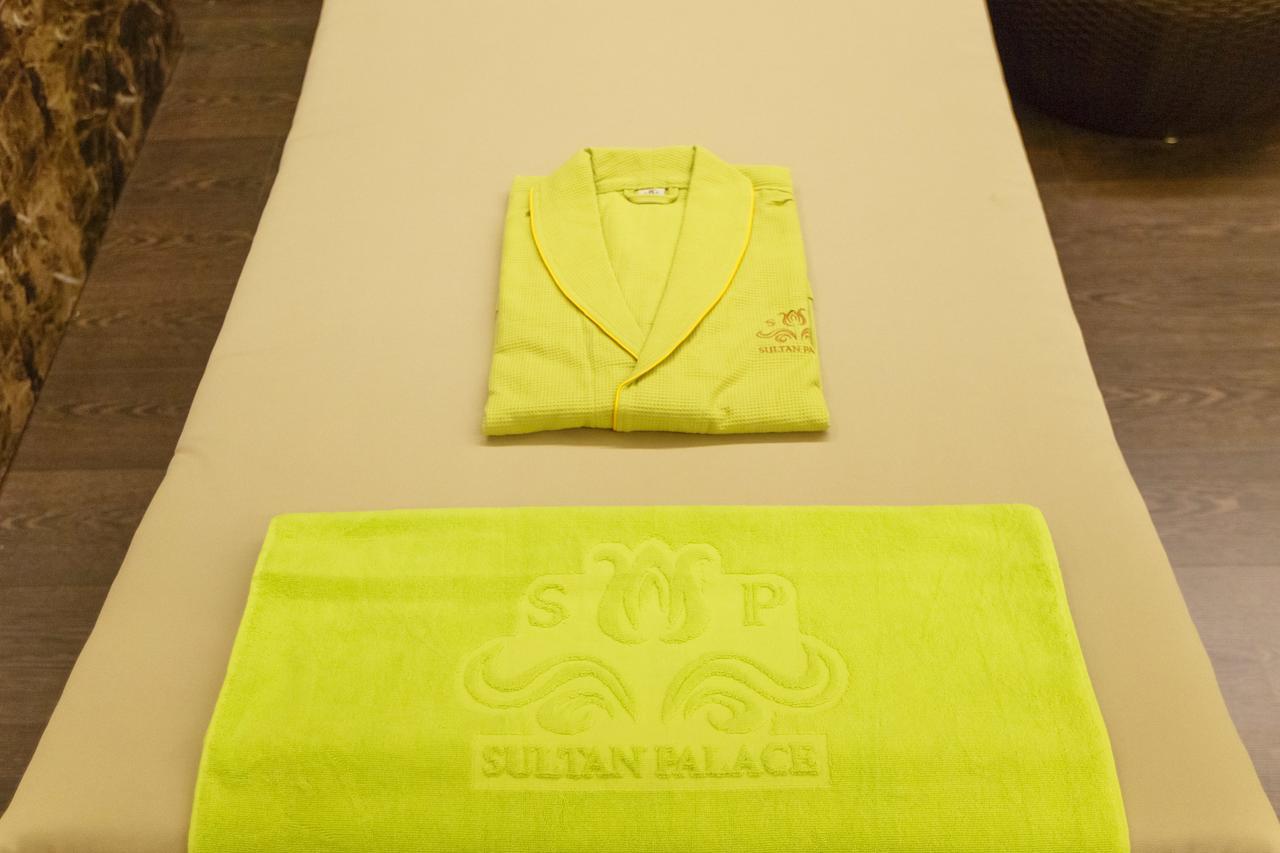 Sultan Palace Hotel Атирау Екстер'єр фото A bathrobe and towel