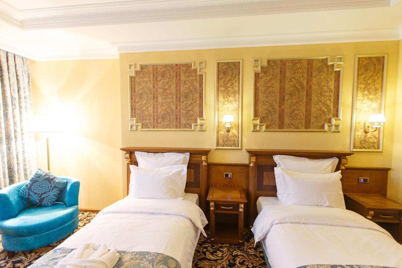 Sultan Palace Hotel Атирау Екстер'єр фото A room at the hotel