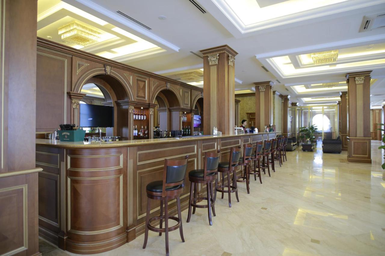 Sultan Palace Hotel Атирау Екстер'єр фото The bar at the hotel